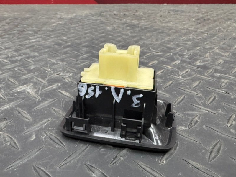 Кнопка стеклоподъемника