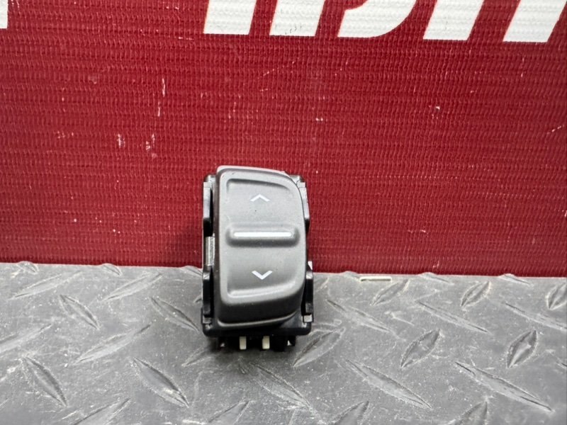 Кнопка стеклоподъемника