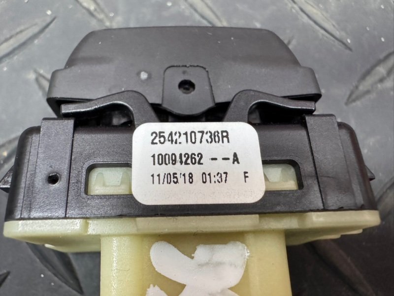 Кнопка стеклоподъемника