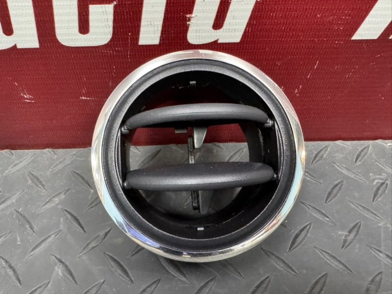 Воздушный дефлектор салона