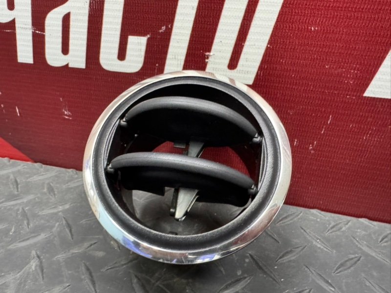 Воздушный дефлектор салона