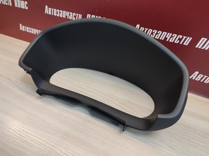 Козырек щитка приборов