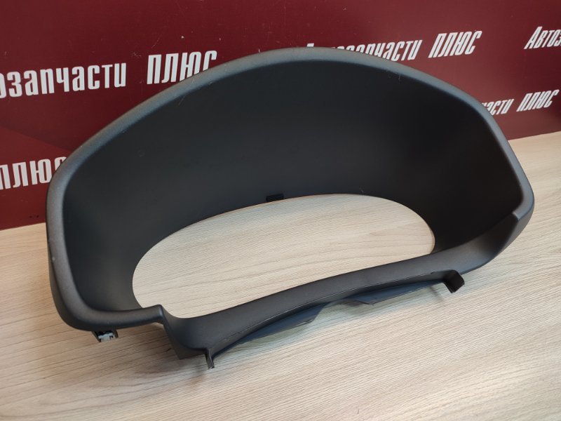 Козырек щитка приборов