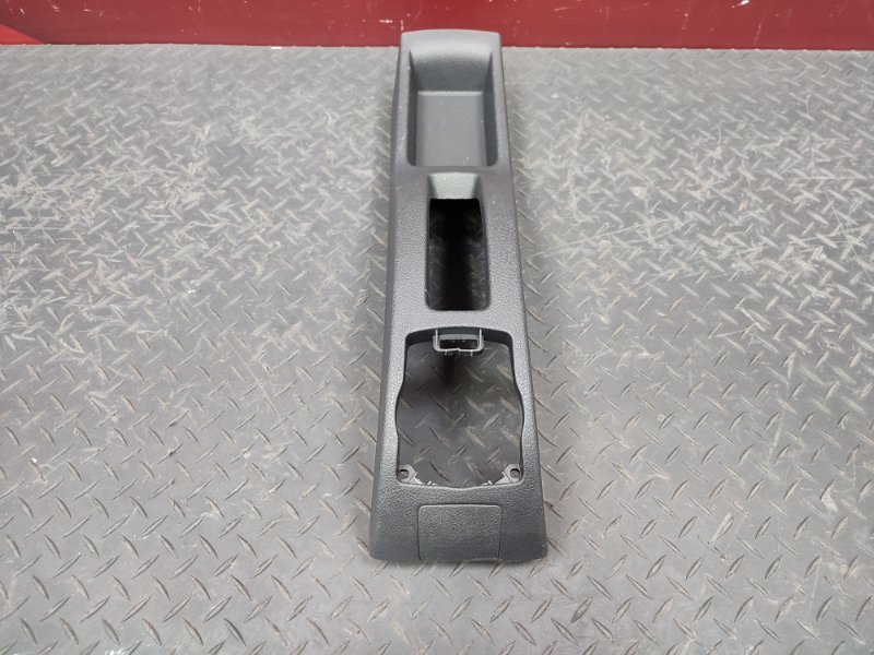 Консоль между сидений