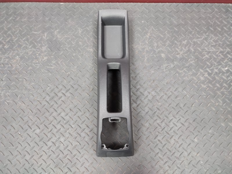 Консоль между сидений