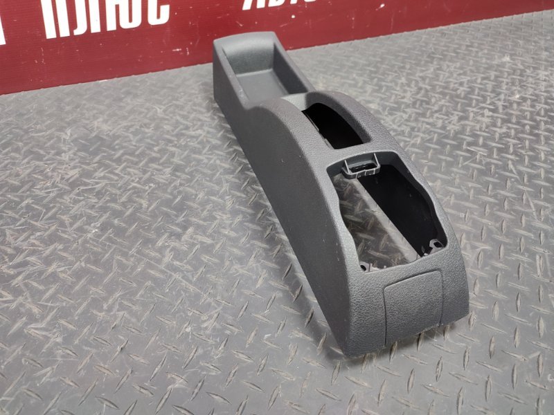 Консоль между сидений