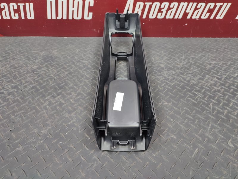 Консоль между сидений