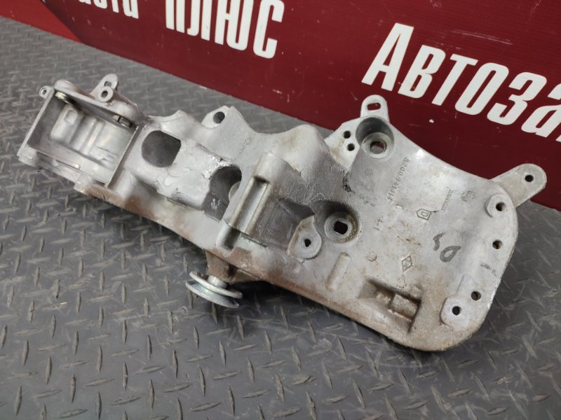 Кронштейн генератора