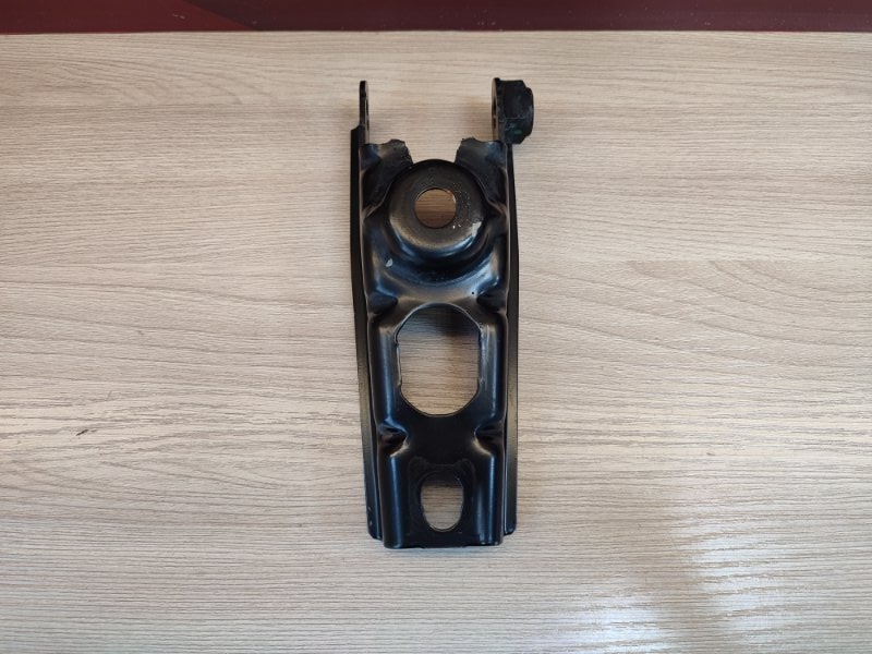 Кронштейн опоры двигателя