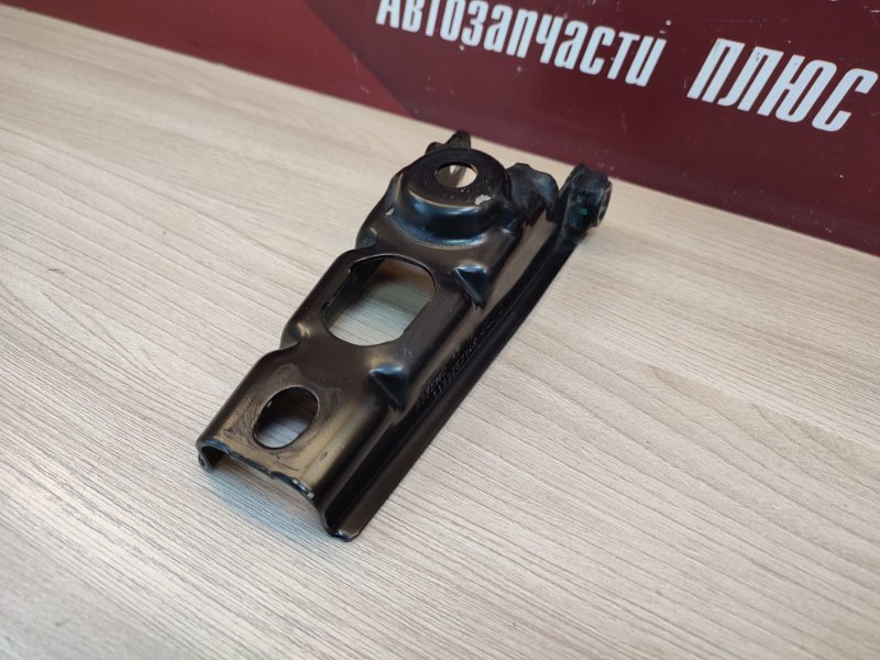 Кронштейн опоры двигателя