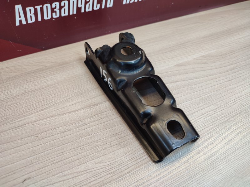 Кронштейн опоры двигателя