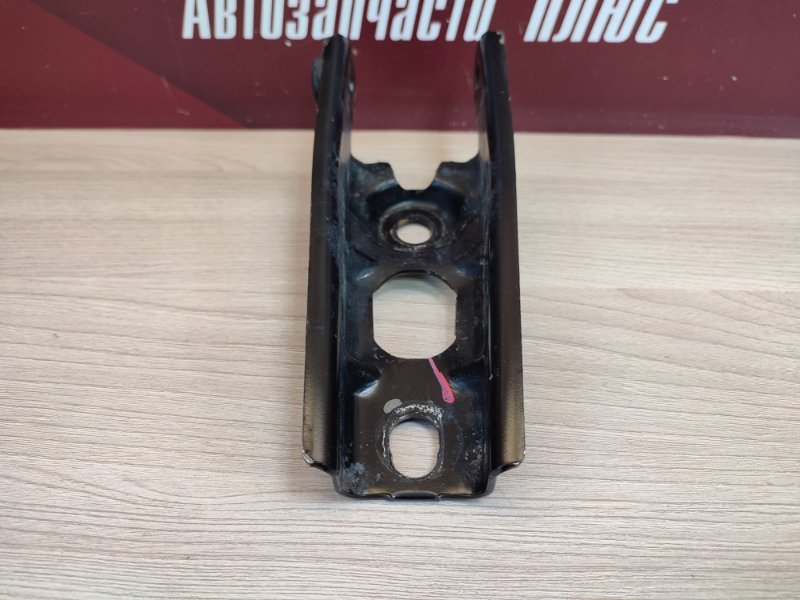 Кронштейн опоры двигателя