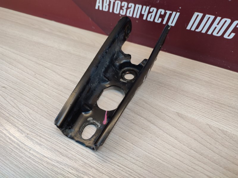 Кронштейн опоры двигателя