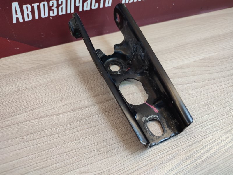 Кронштейн опоры двигателя