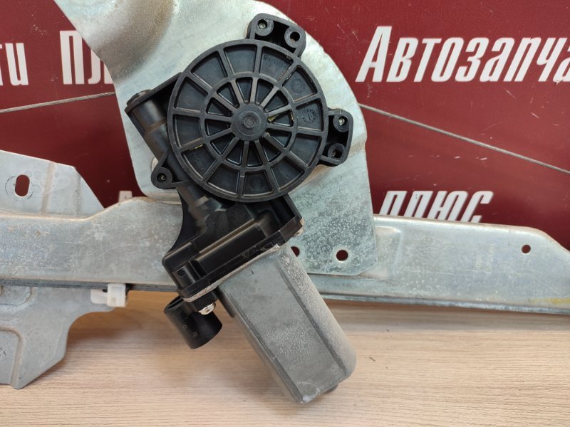 Стеклоподъемник    двери