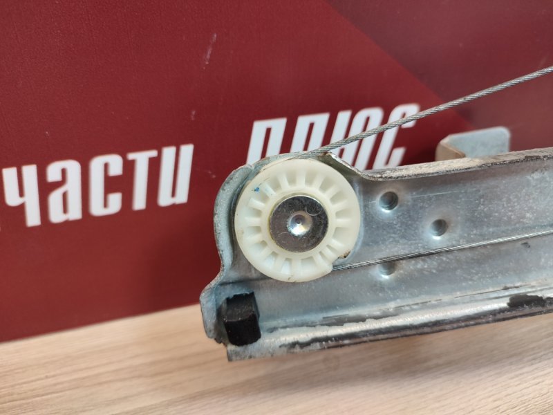 Стеклоподъемник    двери