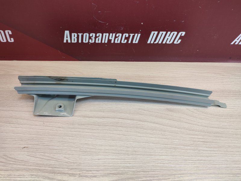 Направляющая стекла     двери