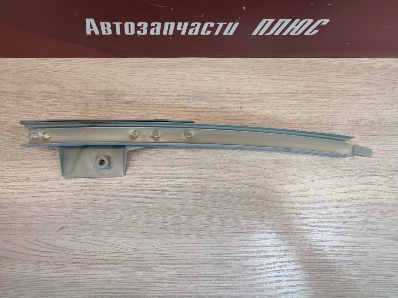 Направляющая стекла     двери