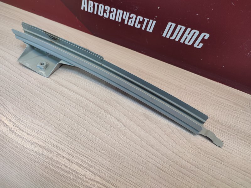 Направляющая стекла     двери