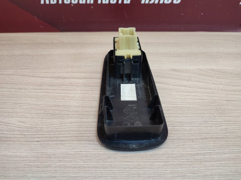 Кнопка стеклоподъемника