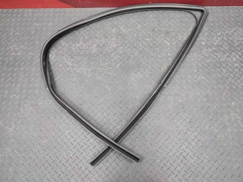 Уплотнитель стекла двери