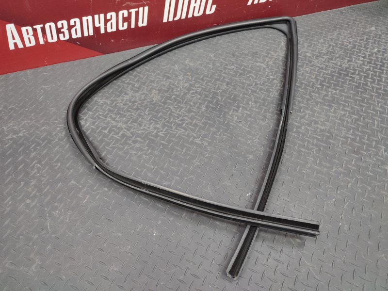 Уплотнитель стекла двери