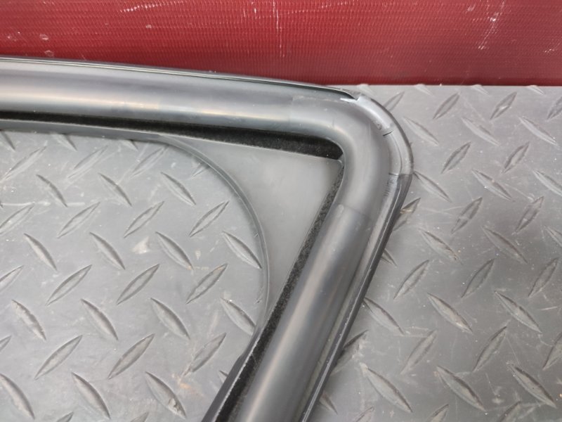 Уплотнитель стекла двери