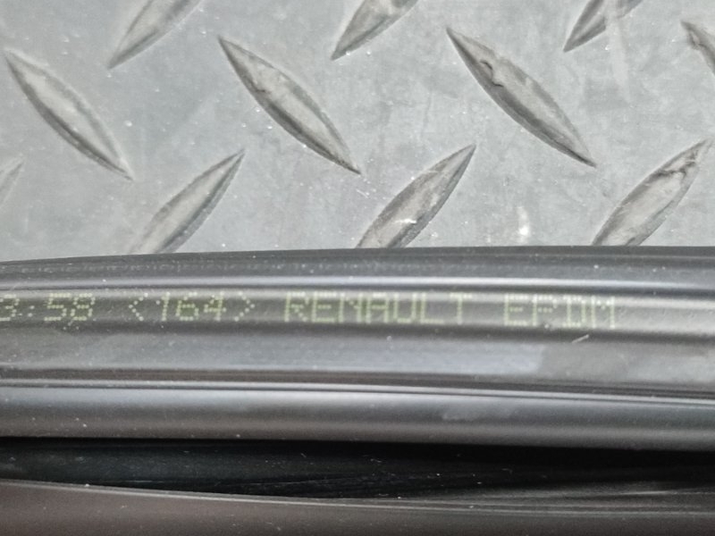 Уплотнитель стекла двери