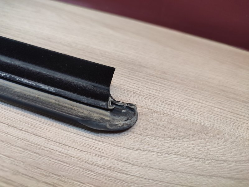 Уплотнитель стекла двери внешний