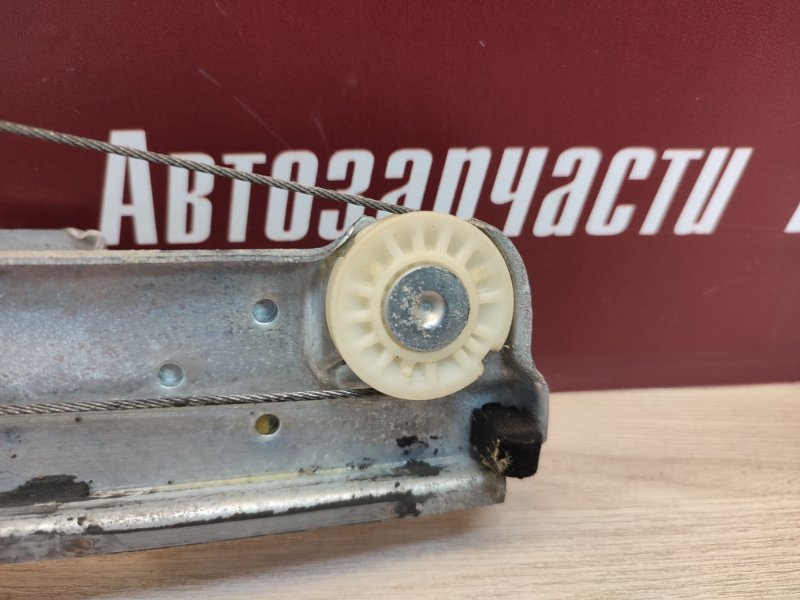 Стеклоподъемник    двери