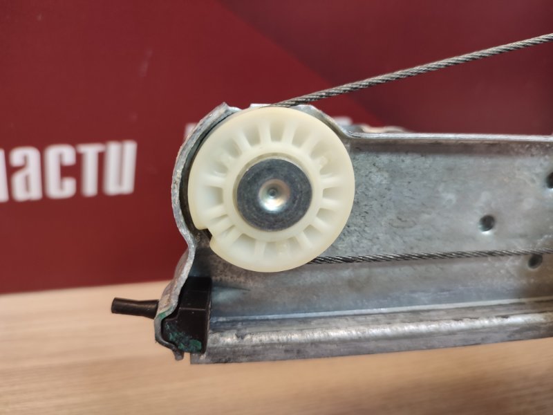 Стеклоподъемник    двери