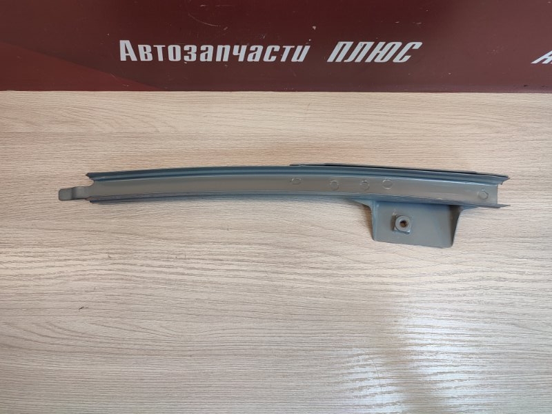 Направляющая стекла     двери