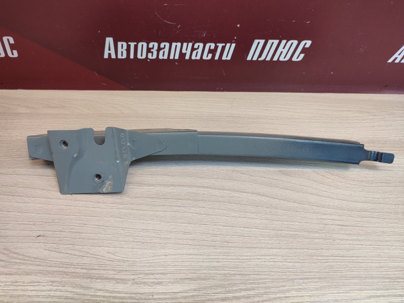 Направляющая стекла     двери