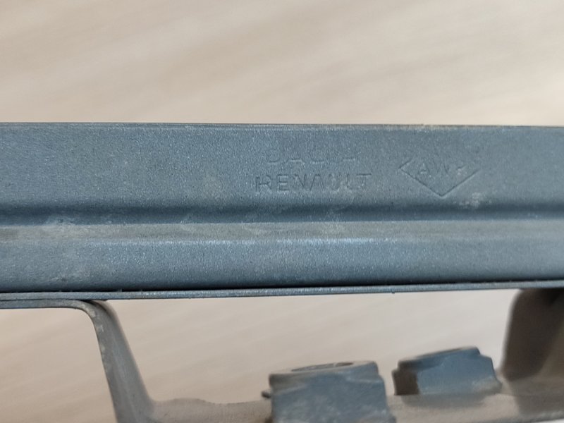 Направляющая стекла     двери