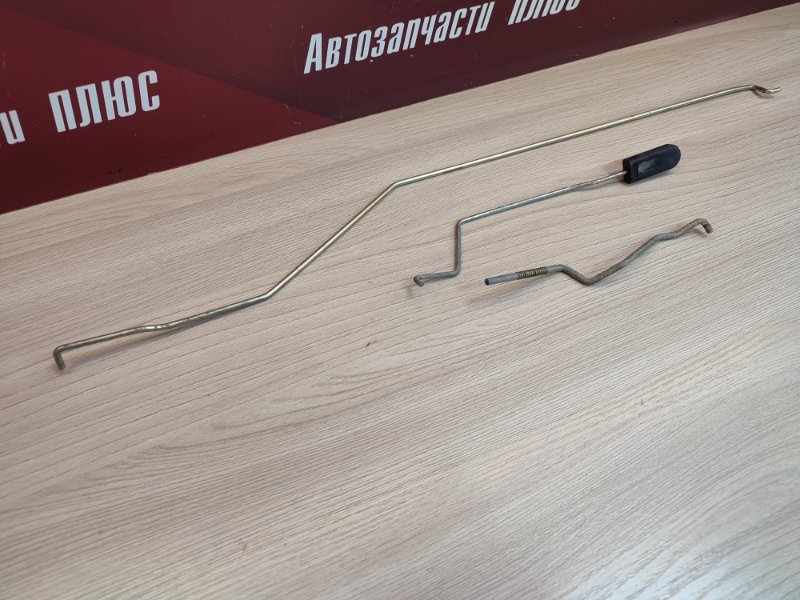 Тяга замка двери