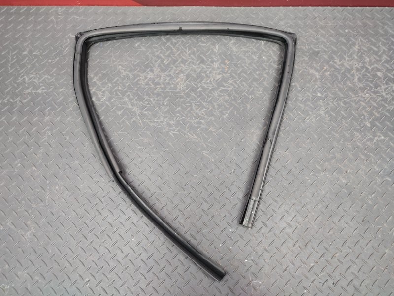 Уплотнитель стекла двери