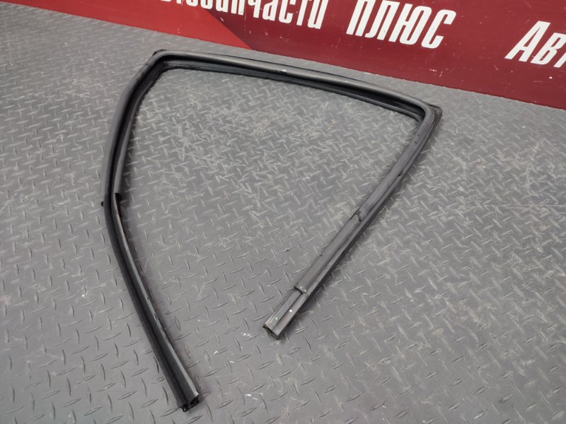 Уплотнитель стекла двери