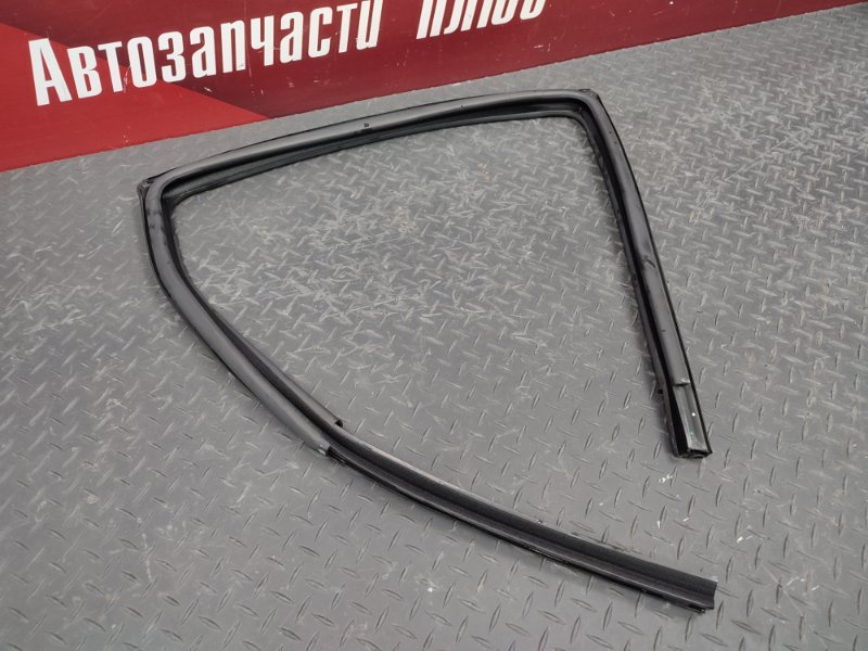 Уплотнитель стекла двери