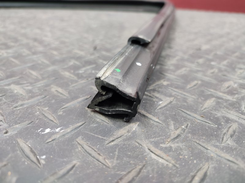 Уплотнитель стекла двери