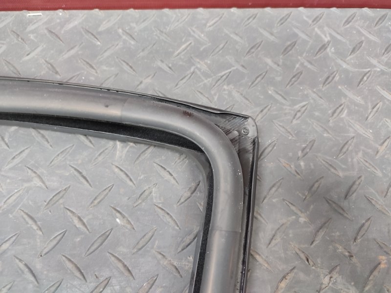 Уплотнитель стекла двери