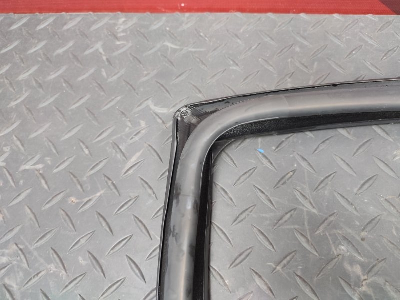 Уплотнитель стекла двери