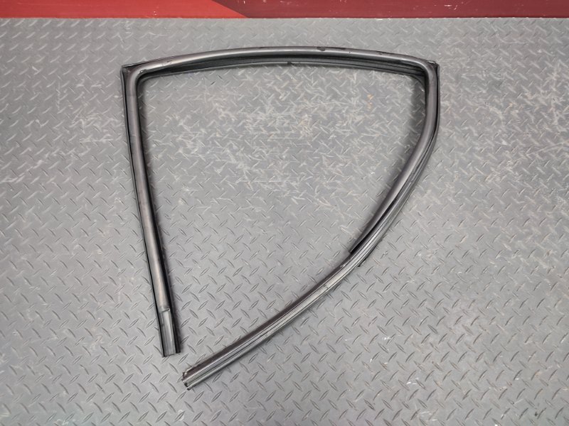 Уплотнитель стекла двери