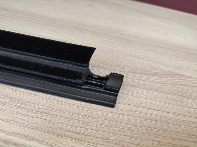 Уплотнитель стекла двери внешний