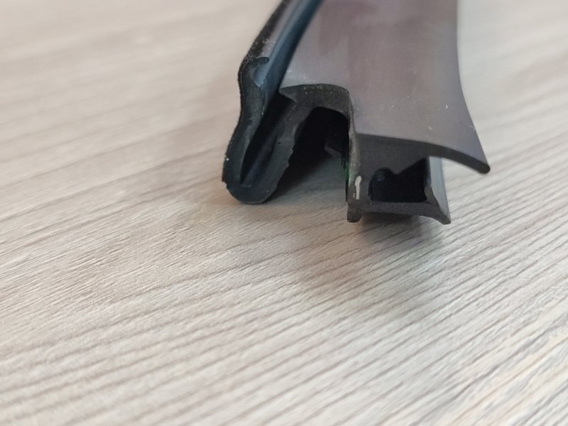 Уплотнитель стекла двери внутренний