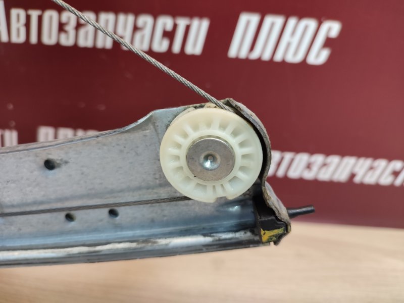 Стеклоподъемник    двери