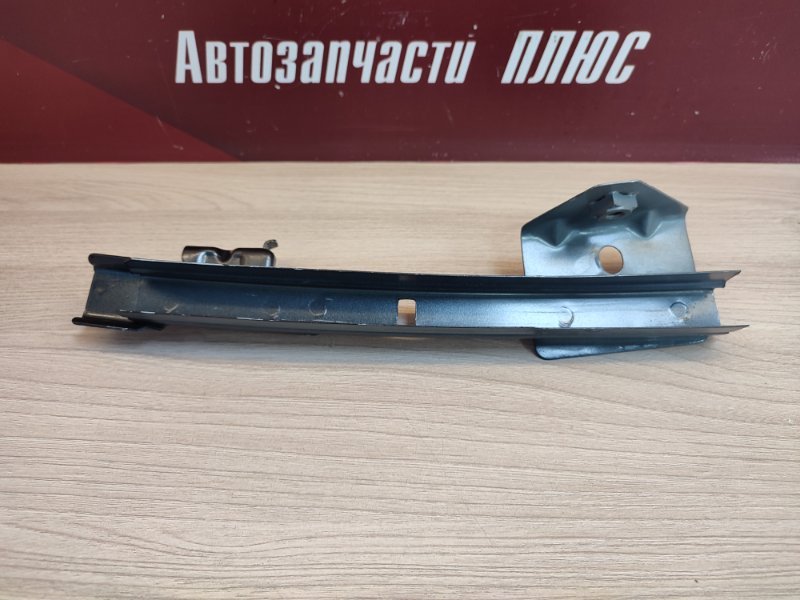 Направляющая стекла двери