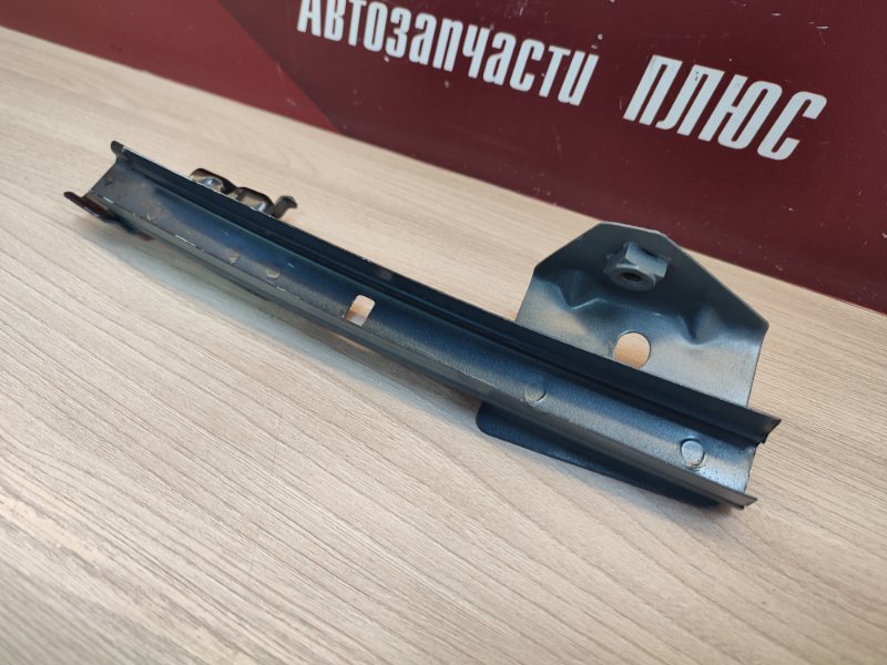 Направляющая стекла двери