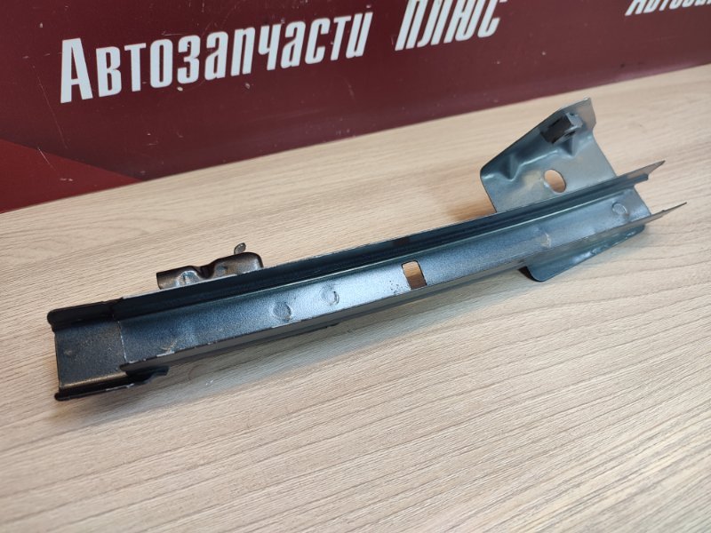 Направляющая стекла двери