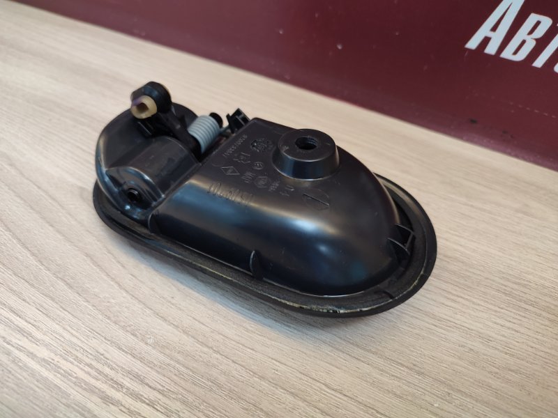 внутренняя ручка двери