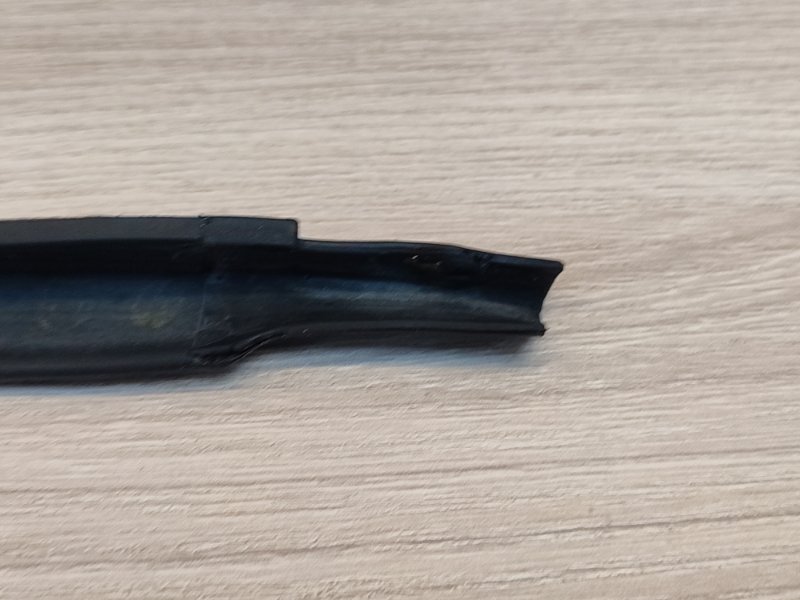 Уплотнитель двери